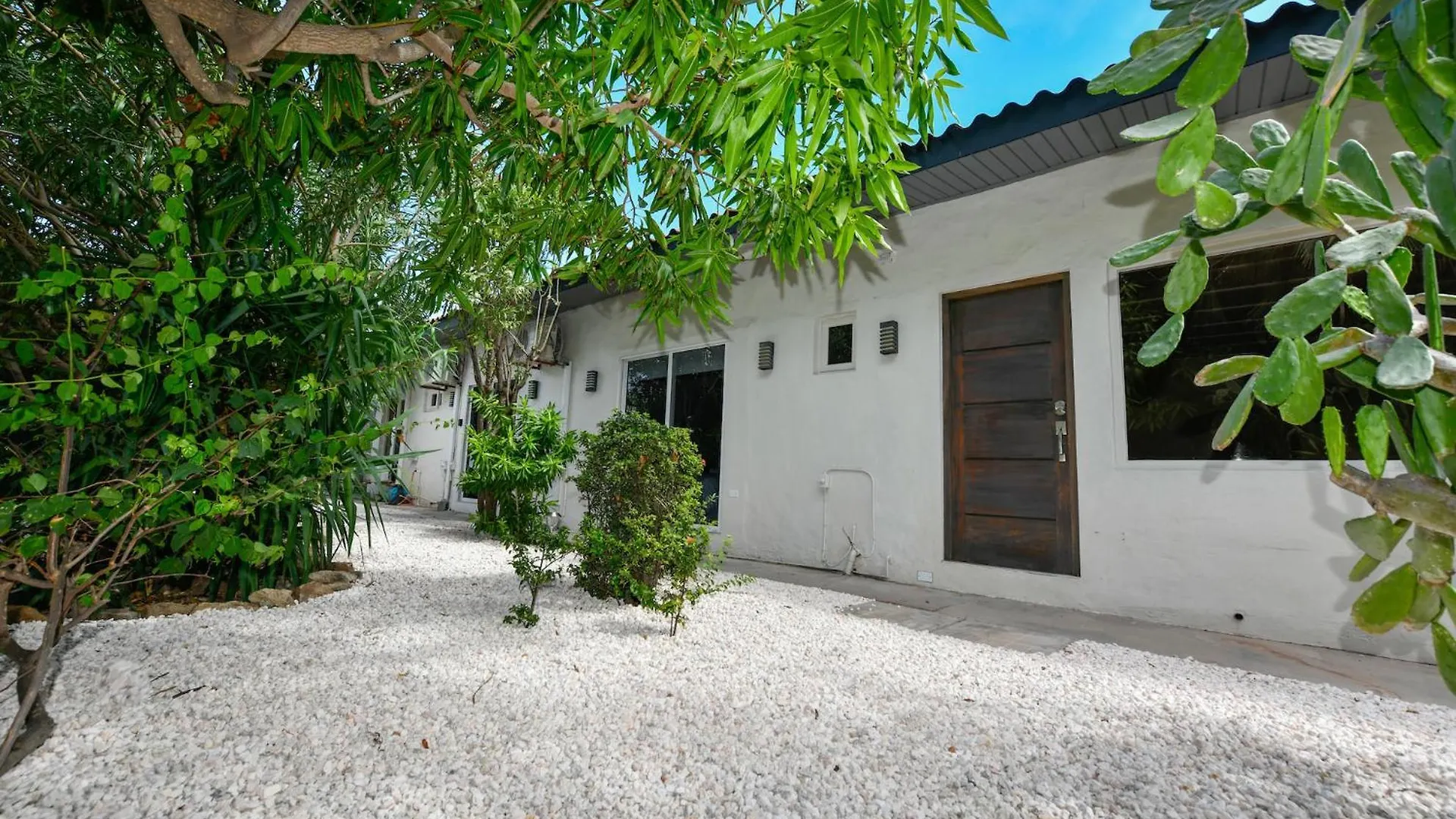 Aloe B&B Oranjestad Bed & Breakfast